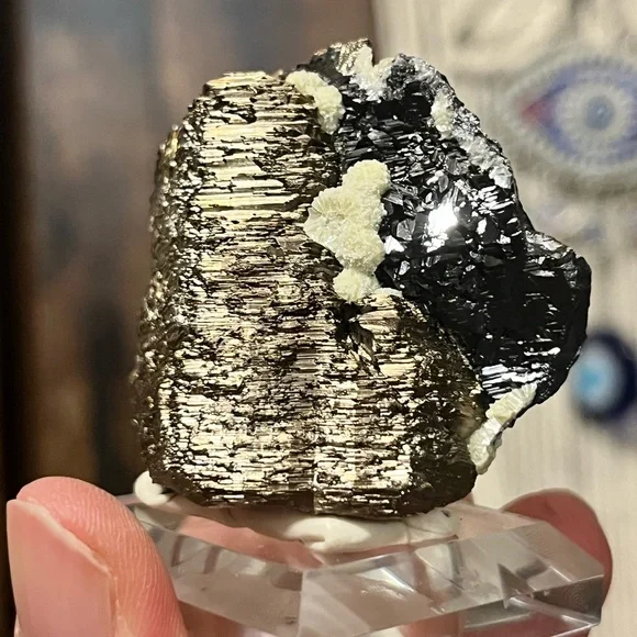 Pyrrhotite with Wolfermite